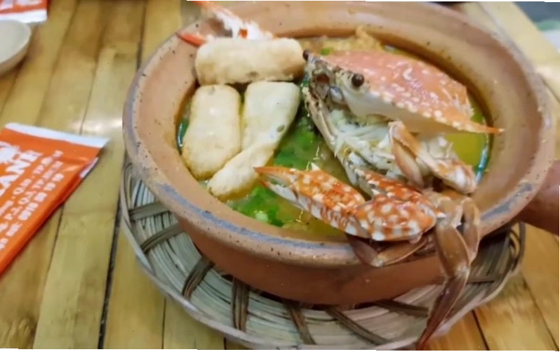 Tô bánh canh ghẹ muối ớt xanh hấp dẫn với nhiều topping tươi ngon