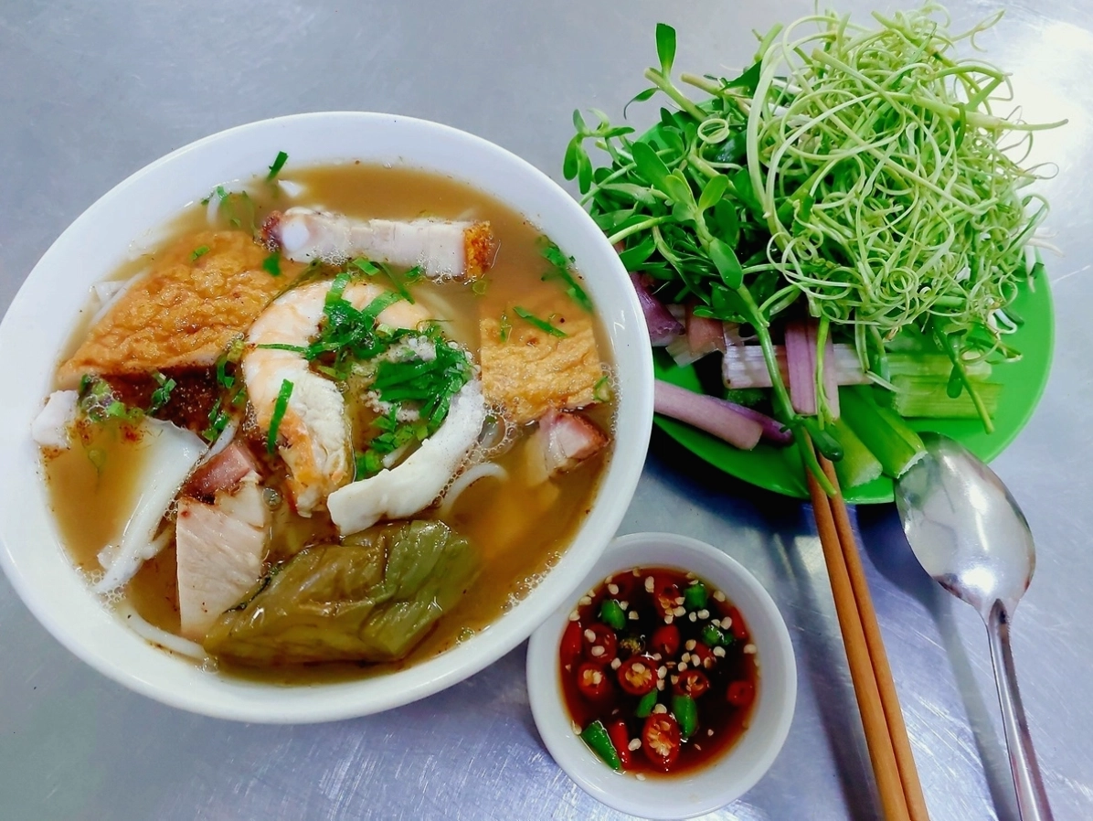 Tô bún mắm đậm đà hương vị miền Tây