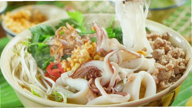 Tô bún mực chua ngọt đặc sản Phú Yên