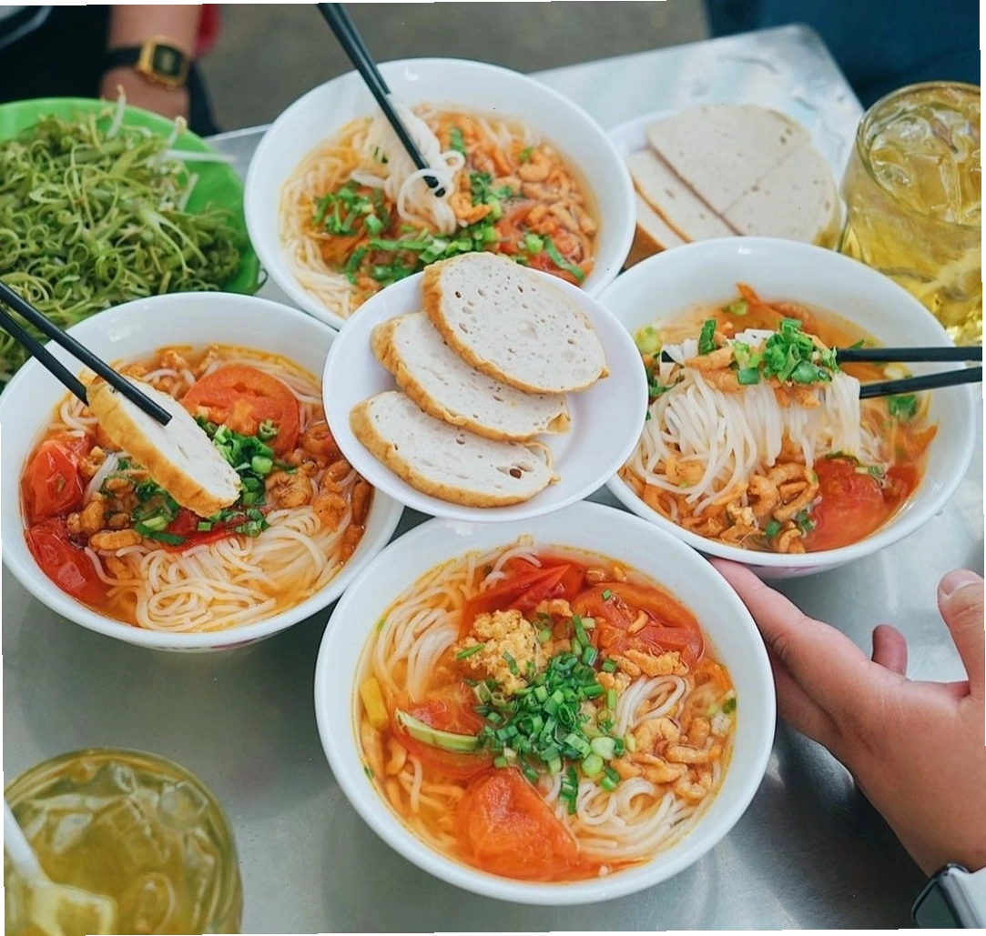 Tô bún riêu cua Sài Gòn hấp dẫn