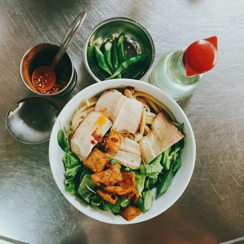 Tô Cao Lầu chuẩn vị Hội An, sợi mì dai, thịt xá xíu đậm đà