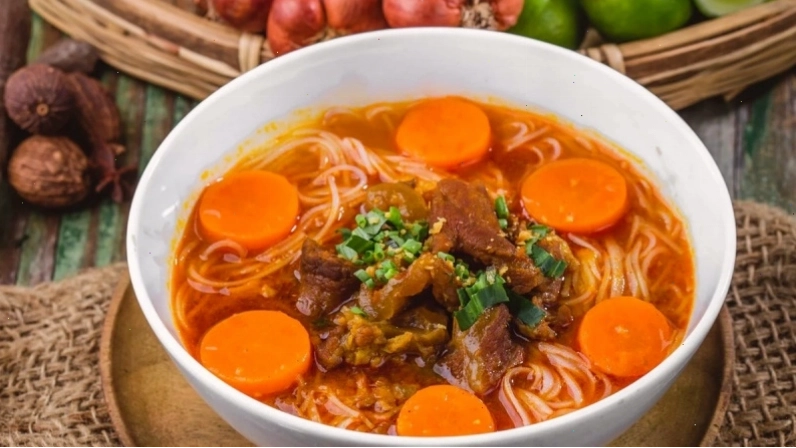Tô hủ tiếu bò kho thơm ngon tại quán Chú Dũng