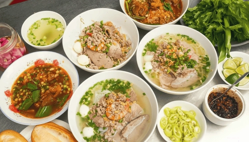 Tô hủ tiếu Nam Vang đầy đủ topping hấp dẫn