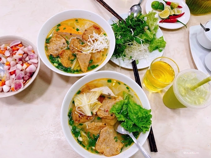 Tô Mì Quảng hấp dẫn với đầy đủ nguyên liệu