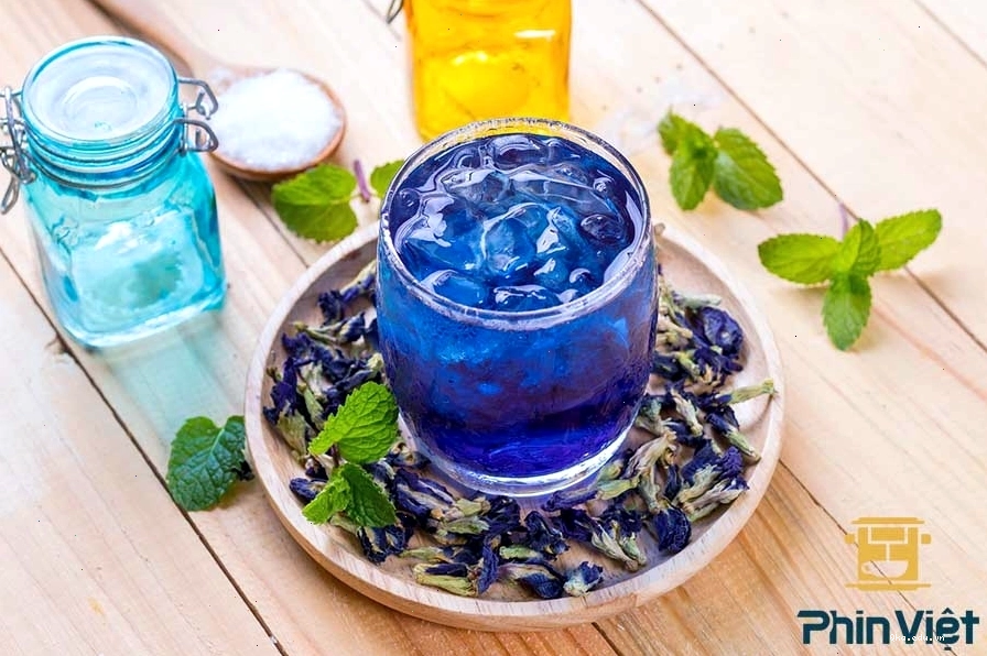 Trà hoa đậu biếc với chanh sả mang sắc xanh ấn tượng