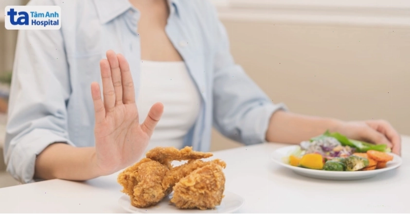 Tránh các món ăn chiên rán nhiều dầu mỡ