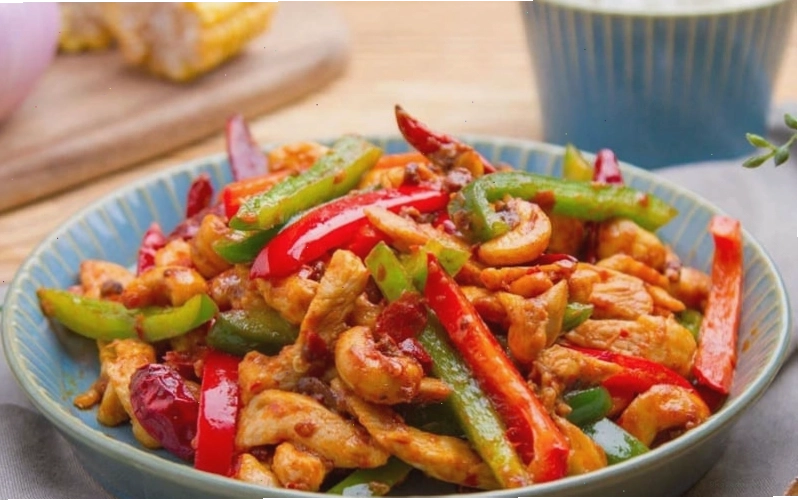 Ức gà xào ớt chuông ngũ sắc