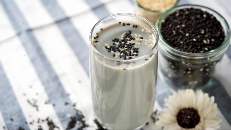 Uống nước mè đen hỗ trợ sữa nhanh về