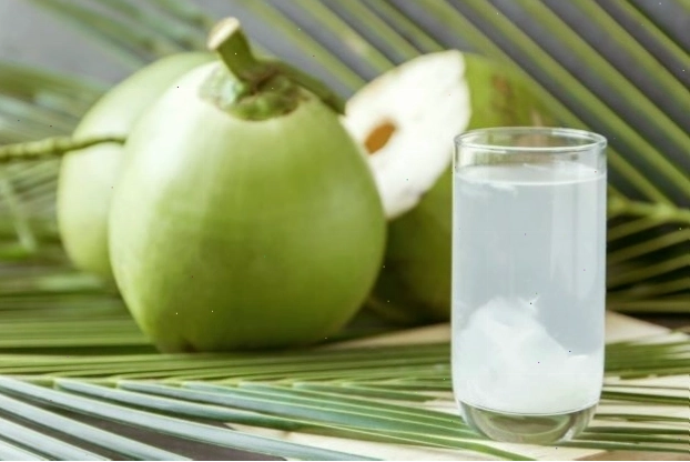 Uống nước rau má để giải rượu