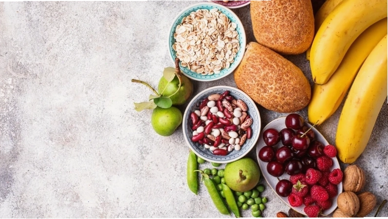 Ưu tiên trái cây giàu vitamin C và ngũ cốc