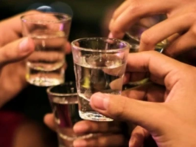 Bí quyết chọn đồ uống giải rượu hiệu quả và an toàn